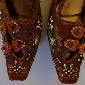 NEW Ornate embellished Square toe slides Sz 9